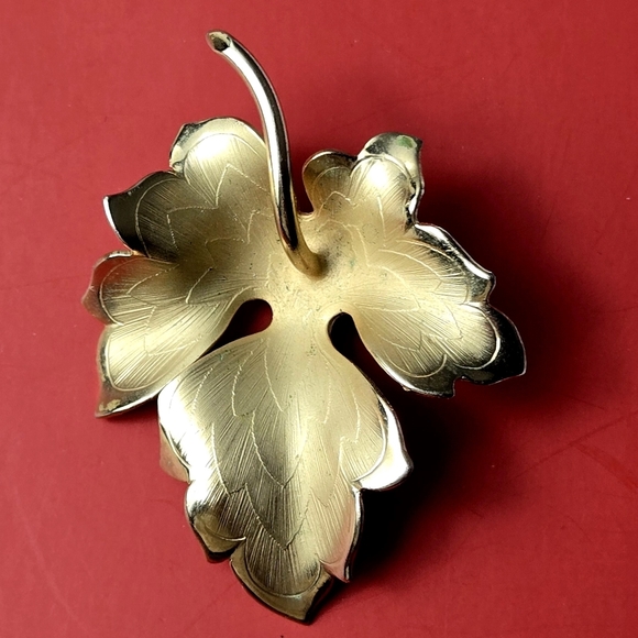Govanni Vintage Gold Leaf Brooch - Picture 2 of 12